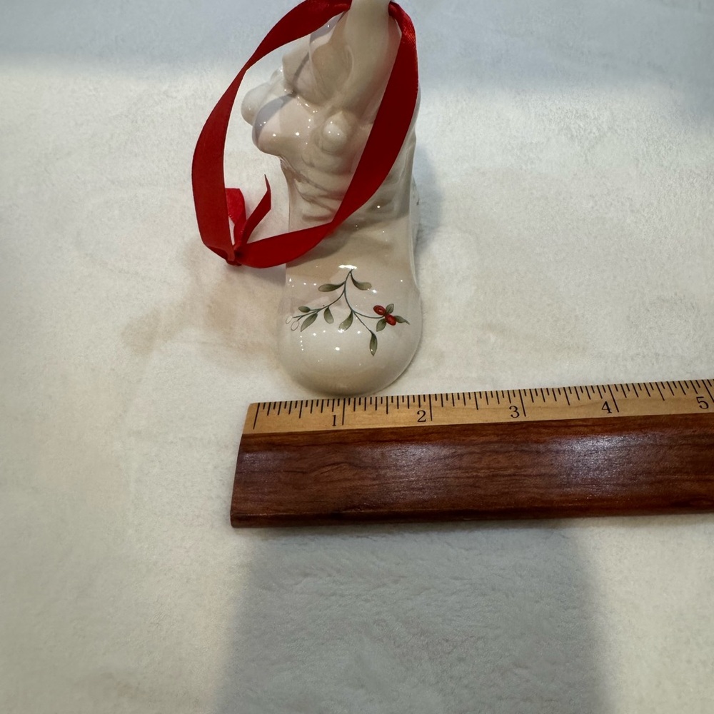 Pfaltzgraff Winterberry Christmas 1997 Cat/Stocking Bell with Original Box - Picture 9 of 11